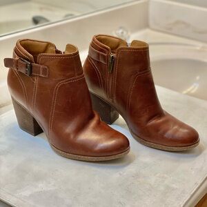 Clarks Bergen Vibes boot Size 9M excellent condition clean interior perfect shoe